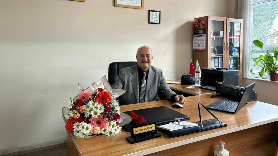 Okul Müdürümüz Ali İhsan CANBEY Emekliye Ayrıldı